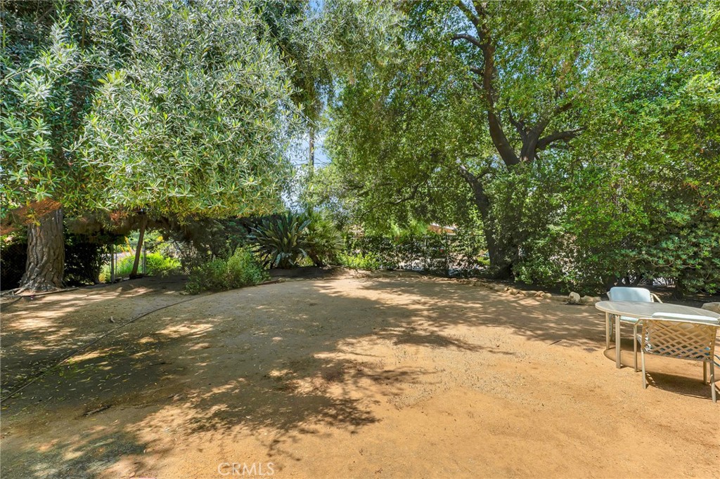 https://media.crmls.org/medias/031f708e-a072-4687-b368-33560acf964c.jpg?preset=X-Large