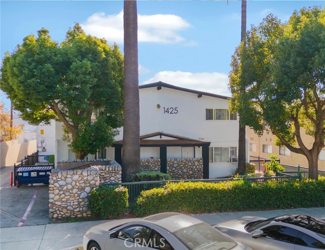 1425 W Stoneridge Court, Ontario CA: https://media.crmls.org/medias/03205247-cefd-4536-8a33-373d948a21de.jpg