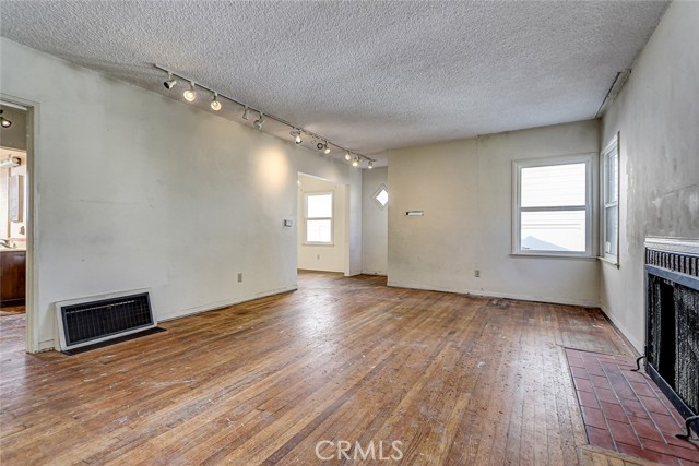 Detail Gallery Image 27 of 35 For 340 Avenue F, Redondo Beach,  CA 90277 - 3 Beds | 2 Baths