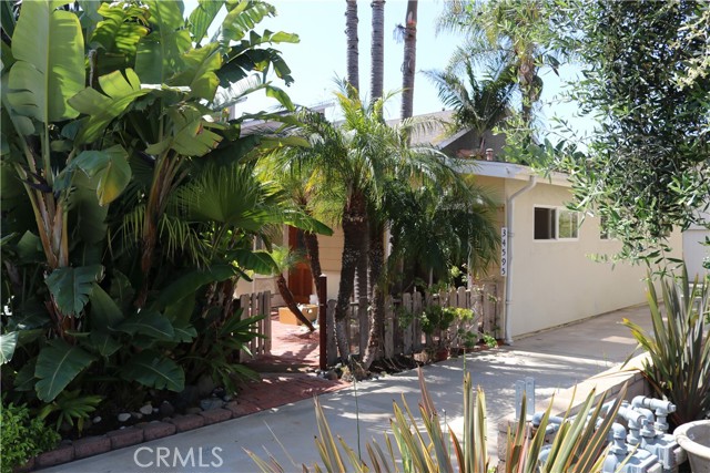 34595 Via Catalina Dana Point, California Amazing, detached 2 bedroom 1 bath home in Capistrano beach! Your own tropical paradise! Wood beamed ceilings and remodeled kitchen & Bathroom!
Community laundry & on street parking only.. Refrigerator included!! Beach close with coastal breezes!!