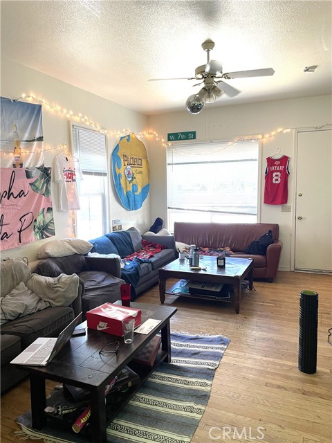 709 W 2nd Street, Chico CA: https://media.crmls.org/medias/032285be-34e9-40cc-8ef9-f028d127d727.jpg
