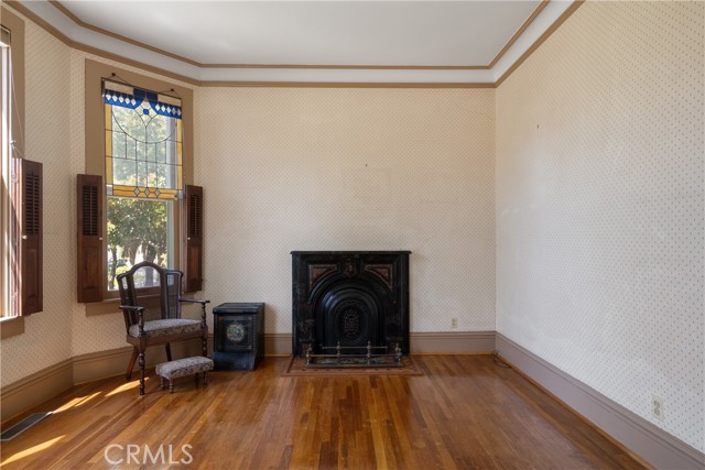 211 E Virginia Avenue, Glendora CA: https://media.crmls.org/medias/032307c5-8593-49ca-8882-a7b10842918e.jpg