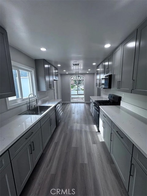 Detail Gallery Image 8 of 25 For 14272 Acacia Dr, Tustin,  CA 92780 - 3 Beds | 2 Baths