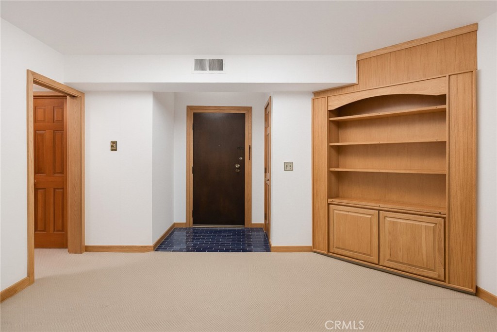 https://media.crmls.org/medias/03249249-5331-4489-b780-ae9ec908f3cf.jpg?preset=X-Large