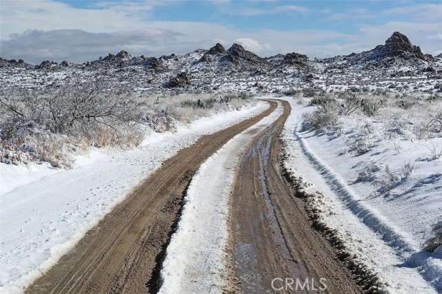 0 E Drive, Pioneertown CA: https://media.crmls.org/medias/032504e7-2c24-424c-babe-d3e1ec7c3370.jpg