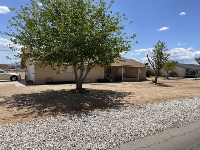 Detail Gallery Image 3 of 14 For 20631 Zuni Rd, Apple Valley,  CA 92307 - 3 Beds | 2 Baths