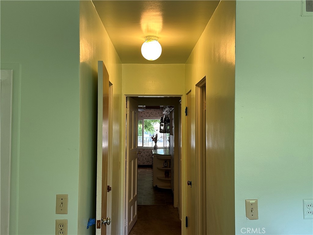 https://media.crmls.org/medias/032521d9-a056-42b8-9c35-477da6f44f69.jpg?preset=X-Large