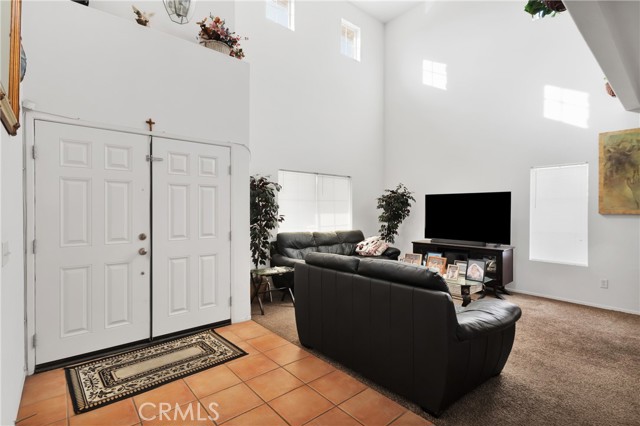 Detail Gallery Image 4 of 33 For 12839 Fencerider Way, Victorville,  CA 92392 - 3 Beds | 2/1 Baths