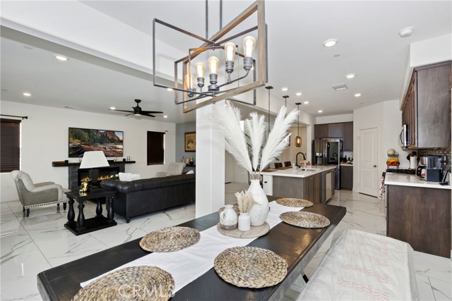 Detail Gallery Image 13 of 31 For 12465 Gramercy Ln, Victorville,  CA 92392 - 5 Beds | 4 Baths