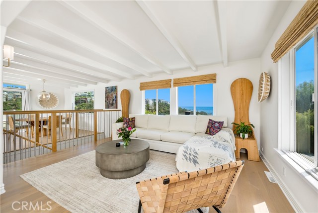 1071 Oro Street, Laguna Beach CA: https://media.crmls.org/medias/03270862-f55b-4c6b-82f4-eadb59f52baf.jpg