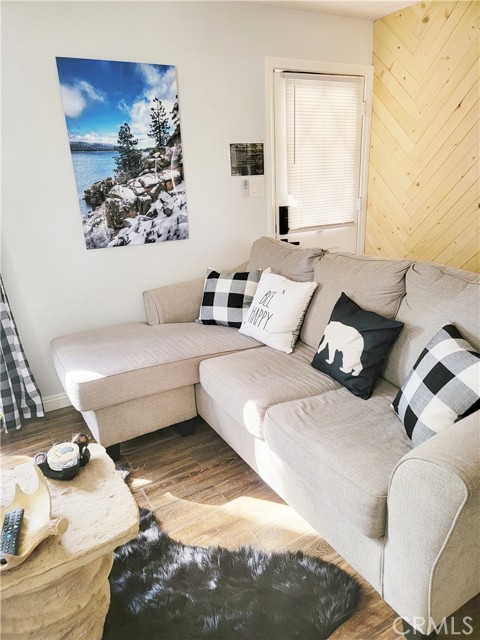 Detail Gallery Image 5 of 18 For 541 Timber, Big Bear Lake,  CA 92315 - 2 Beds | 1 Baths