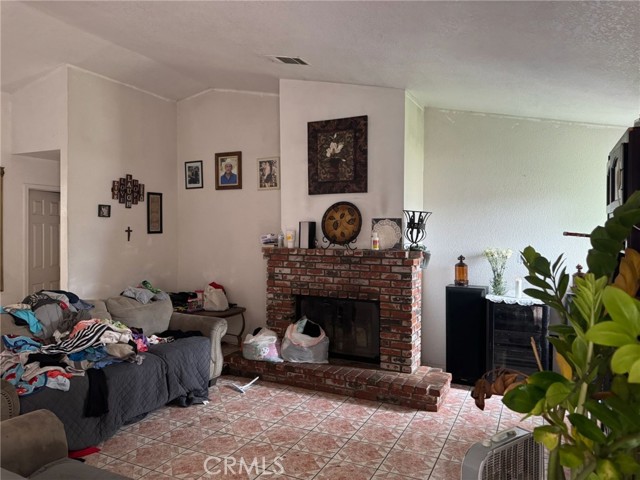 Detail Gallery Image 3 of 6 For 19182 Ash St, Bloomington,  CA 92316 - 4 Beds | 2 Baths