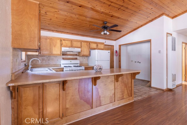 1178 Pine Ridge Lane, Big Bear City CA: https://media.crmls.org/medias/0328e2fb-50c3-46f6-bf21-1418ee4a50be.jpg