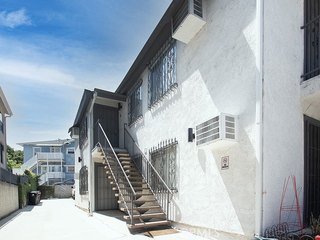 831 Glendale Boulevard, Los Angeles CA: https://media.crmls.org/medias/0328e883-1e59-4411-9c00-96c85b75e6c2.jpg