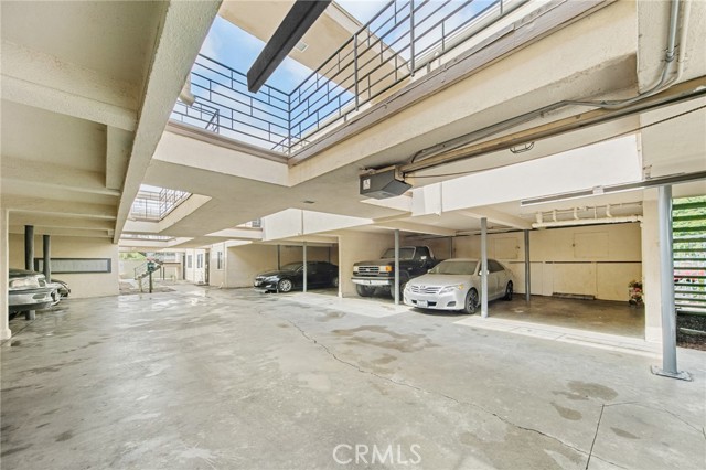 30 W 49th Street, Long Beach CA: https://media.crmls.org/medias/032a6f1f-ed36-4b23-8da1-0e5c415b4c82.jpg