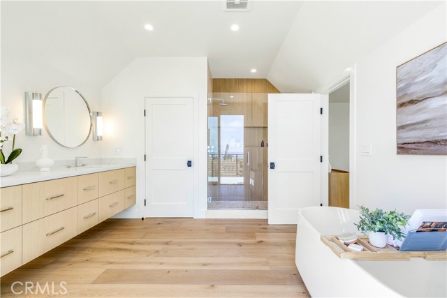 Detail Gallery Image 16 of 46 For 1759 Glenneyre St, Laguna Beach,  CA 92651 - 5 Beds | 5/1 Baths