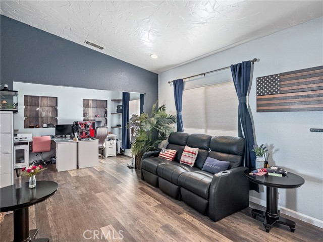 Detail Gallery Image 12 of 41 For 13826 Wawona, Apple Valley,  CA 92307 - 3 Beds | 2 Baths