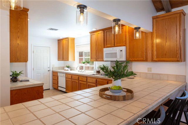 Bright & Roomy Kitchen