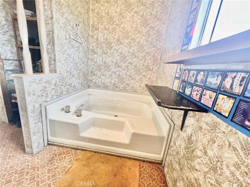 https://media.crmls.org/medias/032d791e-7f7b-4e2d-b7c9-5d8b27bac5ea.jpg?preset=X-Large