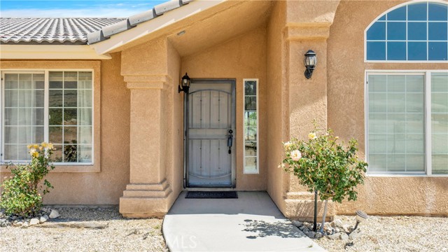 Detail Gallery Image 2 of 42 For 29628 Mountain View Rd, Lucerne Valley,  CA 92356 - 4 Beds | 2/1 Baths