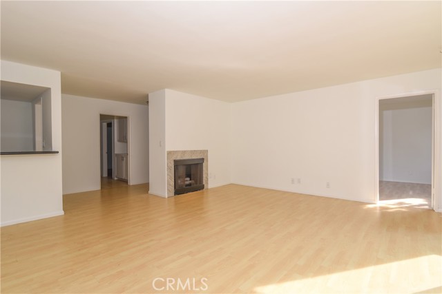 Detail Gallery Image 4 of 30 For 811 6th St #105,  Santa Monica,  CA 90403 - 3 Beds | 2 Baths