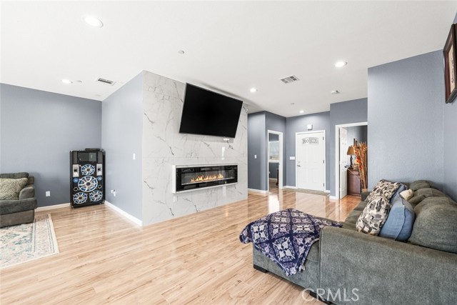 Detail Gallery Image 10 of 57 For 10588 Peach Ave, California City,  CA 93505 - 4 Beds | 2/1 Baths