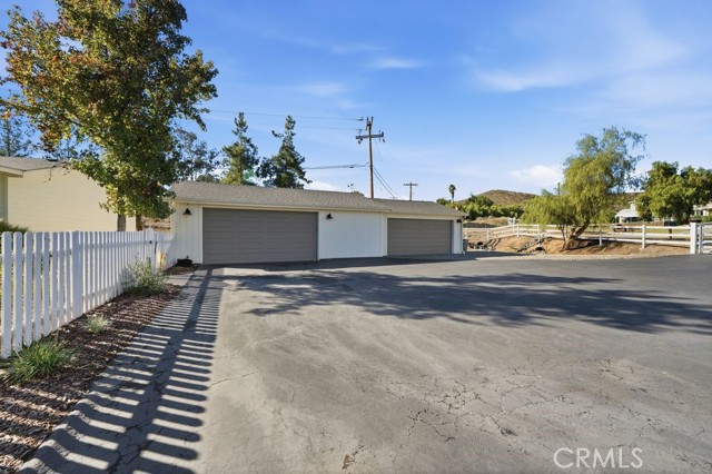 Detail Gallery Image 24 of 39 For 24765 Las Flores Dr, Canyon Lake,  CA 92587 - 4 Beds | 2 Baths