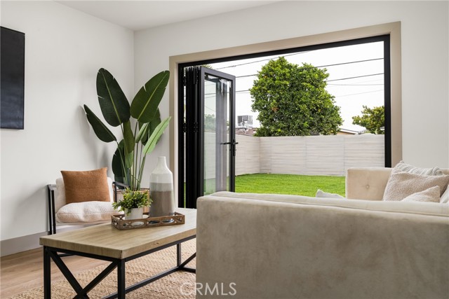 5161 E 27th Street, Long Beach CA: https://media.crmls.org/medias/03303805-e776-4ada-bcfb-aee14044ecf3.jpg