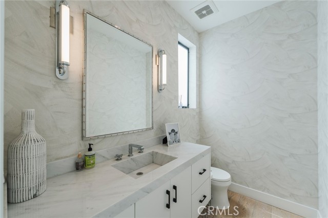 Detail Gallery Image 32 of 37 For 468 30th St, Manhattan Beach,  CA 90266 - 5 Beds | 5/1 Baths