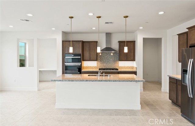 Detail Gallery Image 4 of 36 For 4083 Madonna Cir, Lake Elsinore,  CA 92530 - 6 Beds | 5 Baths