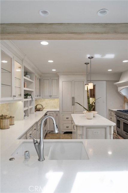 Detail Gallery Image 13 of 66 For 110 via Trieste, Newport Beach,  CA 92663 - 5 Beds | 5/1 Baths