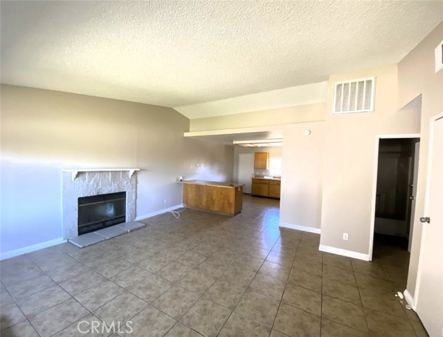 Detail Gallery Image 3 of 18 For 21061 Nisqually Rd #C,  Apple Valley,  CA 92308 - 2 Beds | 2 Baths