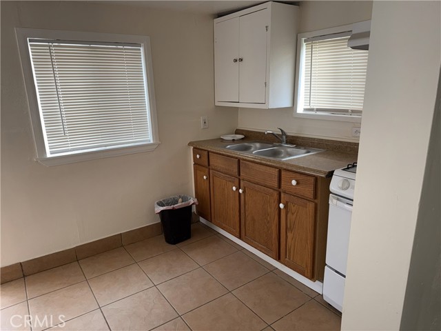 1610 Basler, Sacramento CA: https://media.crmls.org/medias/03372590-422d-435d-93fc-5809f0e7affe.jpg