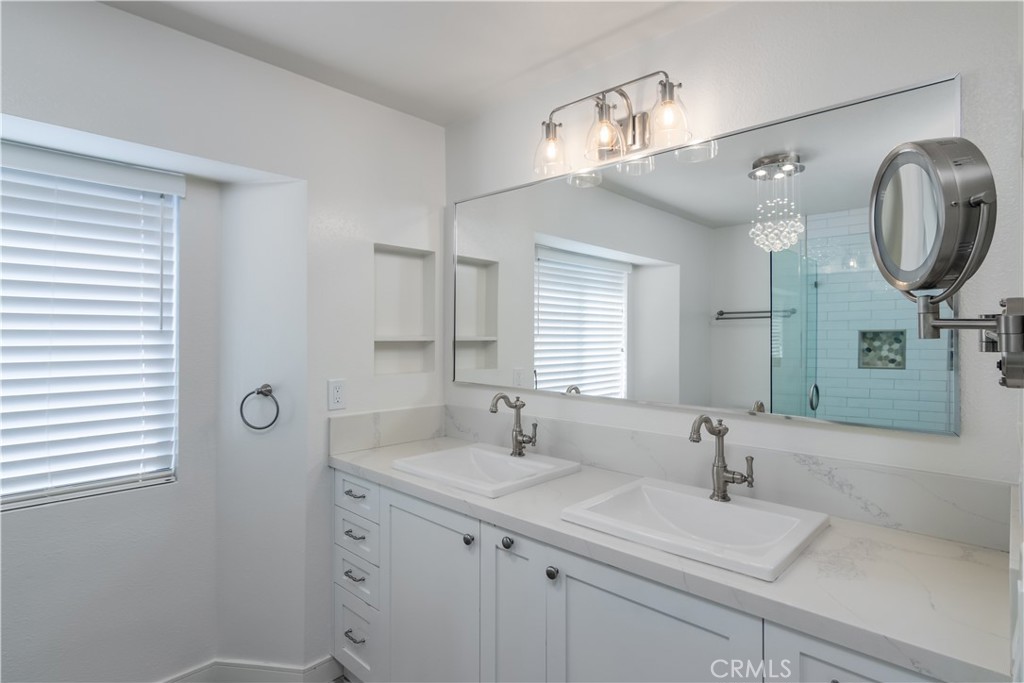 https://media.crmls.org/medias/03382102-7aa9-4733-ae29-bed216731727.jpg?preset=X-Large