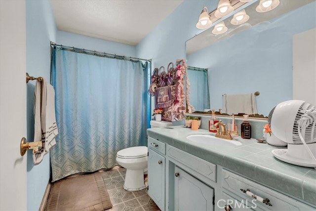 355 Kenwood Drive, Lemoore CA: https://media.crmls.org/medias/0338a0e9-c294-4d0a-99ff-3cf38b137bba.jpg