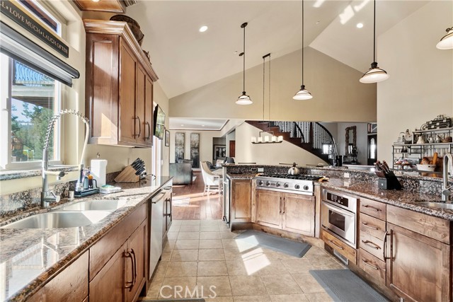 858 Fox Tower Way, Big Bear Lake CA: https://media.crmls.org/medias/03395db9-8508-44f8-a392-0146cb87ef12.jpg