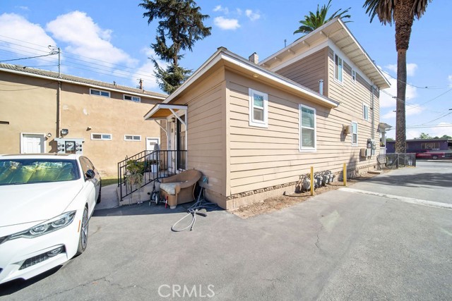 708 W 9th Street, San Bernardino, California 92410, ,Commercial Sale,For Sale,708 W 9th Street,CRIG24209229