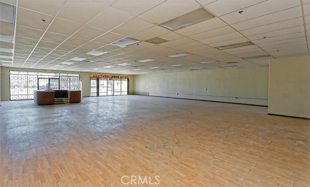13534 Navajo Road, Apple Valley, California 92308, ,Commercial Lease,For Rent,13534 Navajo Road,CRHD25069136