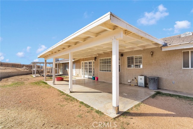 25733 Roundup Way, Apple Valley CA: https://media.crmls.org/medias/033a82a4-7de5-471a-b636-2ff8b4362284.jpg