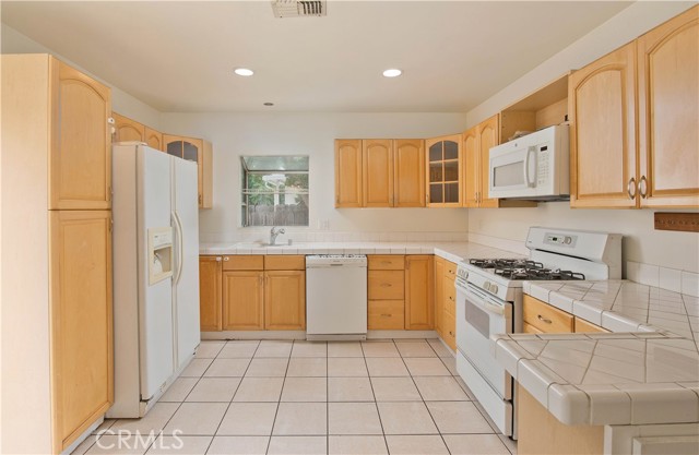 Detail Gallery Image 11 of 31 For 17420 Collins St, Encino,  CA 91316 - 3 Beds | 3 Baths