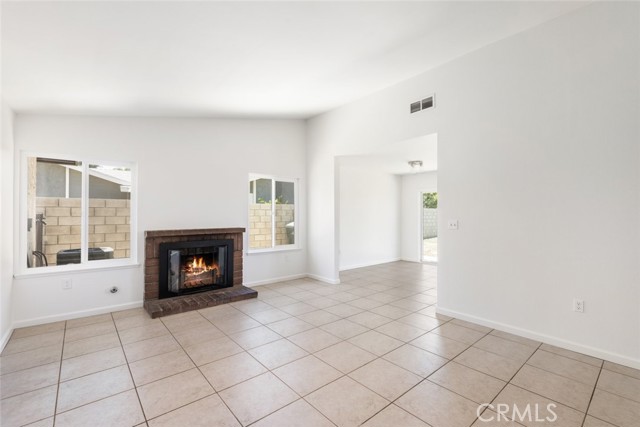 Detail Gallery Image 5 of 35 For 11657 Queensborough St, Riverside,  CA 92503 - 3 Beds | 2 Baths
