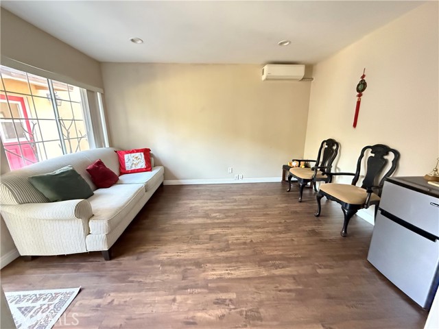 6046 N Willard Avenue, San Gabriel CA: https://media.crmls.org/medias/033c43ee-c9d8-41df-a66c-19b4ef39d726.jpg