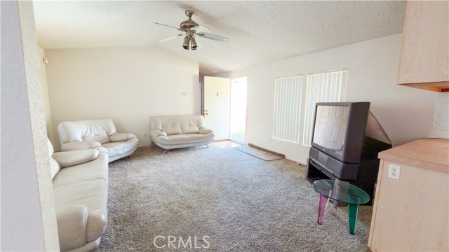 Detail Gallery Image 7 of 28 For 18420 Decker, Perris,  CA 92570 - 2 Beds | 2 Baths