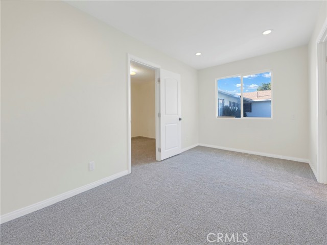 Detail Gallery Image 5 of 53 For 6215 Glide Ave, Woodland Hills,  CA 91367 - 4 Beds | 3 Baths