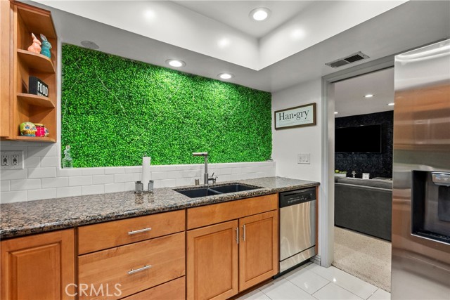 Detail Gallery Image 10 of 33 For 6752 Hillpark #202,  Los Angeles,  CA 90068 - 2 Beds | 2 Baths