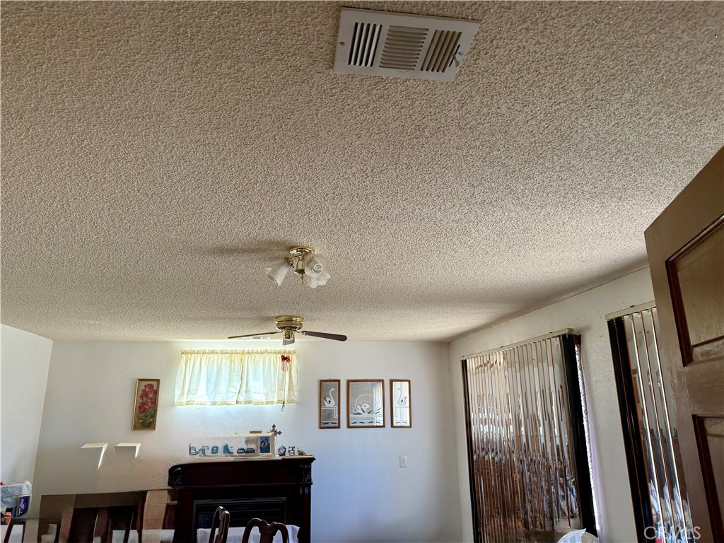 https://media.crmls.org/medias/033f815a-f222-408b-88ac-d15b6b9f9e15.jpg?preset=X-Large