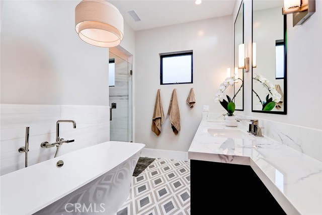 2812 Timothy Avenue, Redondo Beach, California 90278, 5 Bedrooms Bedrooms, ,4 BathroomsBathrooms,Residential,Sold,Timothy,SB23078863
