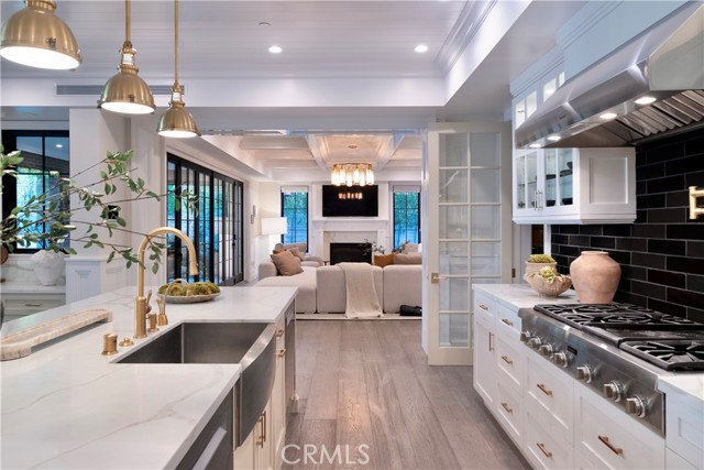 Detail Gallery Image 34 of 59 For 2520 La Condesa Dr, Los Angeles,  CA 90049 - 5 Beds | 6 Baths