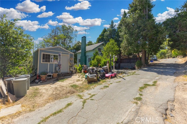 Detail Gallery Image 2 of 17 For 29239 Lake Brook Ave, Cedar Glen,  CA 92321 - 3 Beds | 2 Baths
