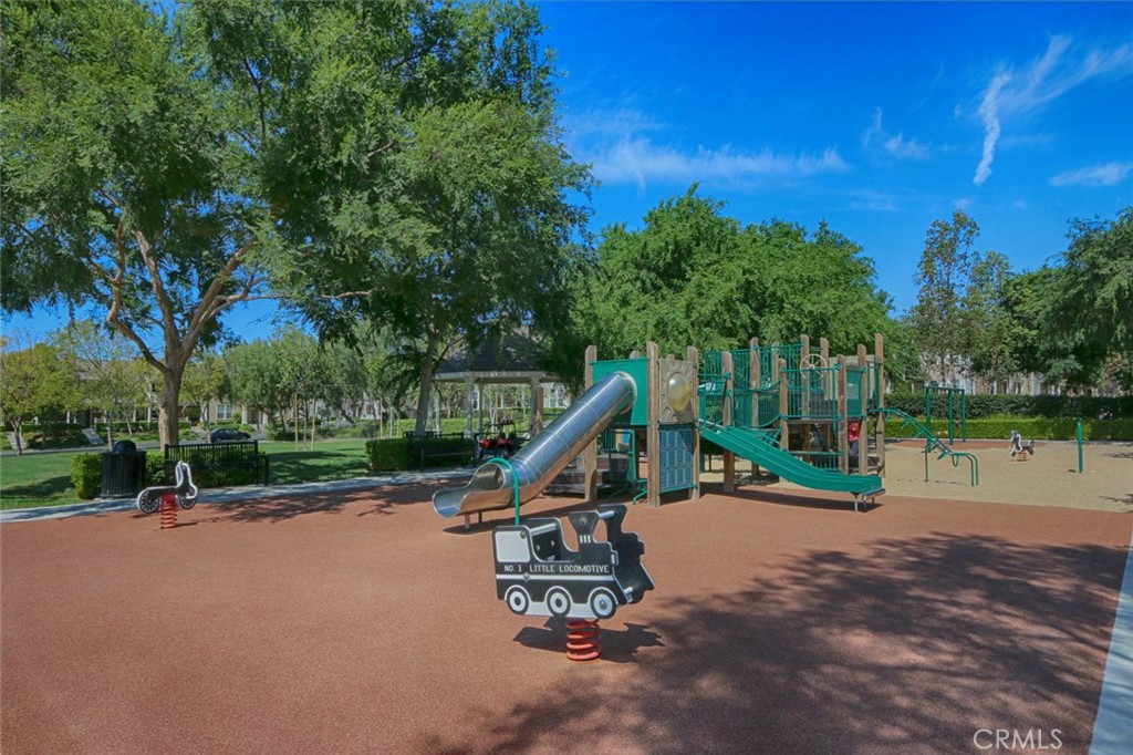 https://media.crmls.org/medias/03408e41-f575-4409-8a82-3ec310920a39.jpg?preset=X-Large
